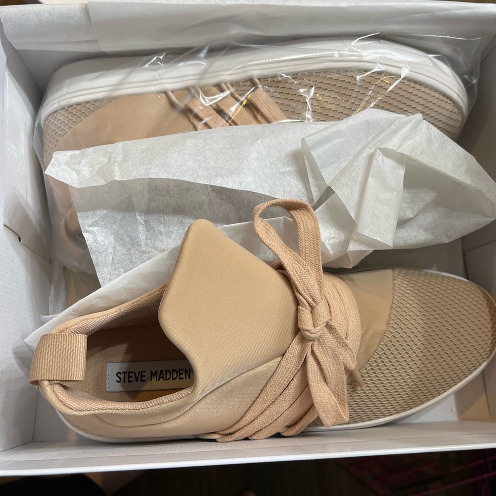 Brand new Steve Madden sneakers